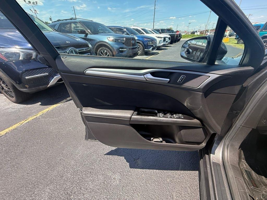 Ford Fusion SE 2016