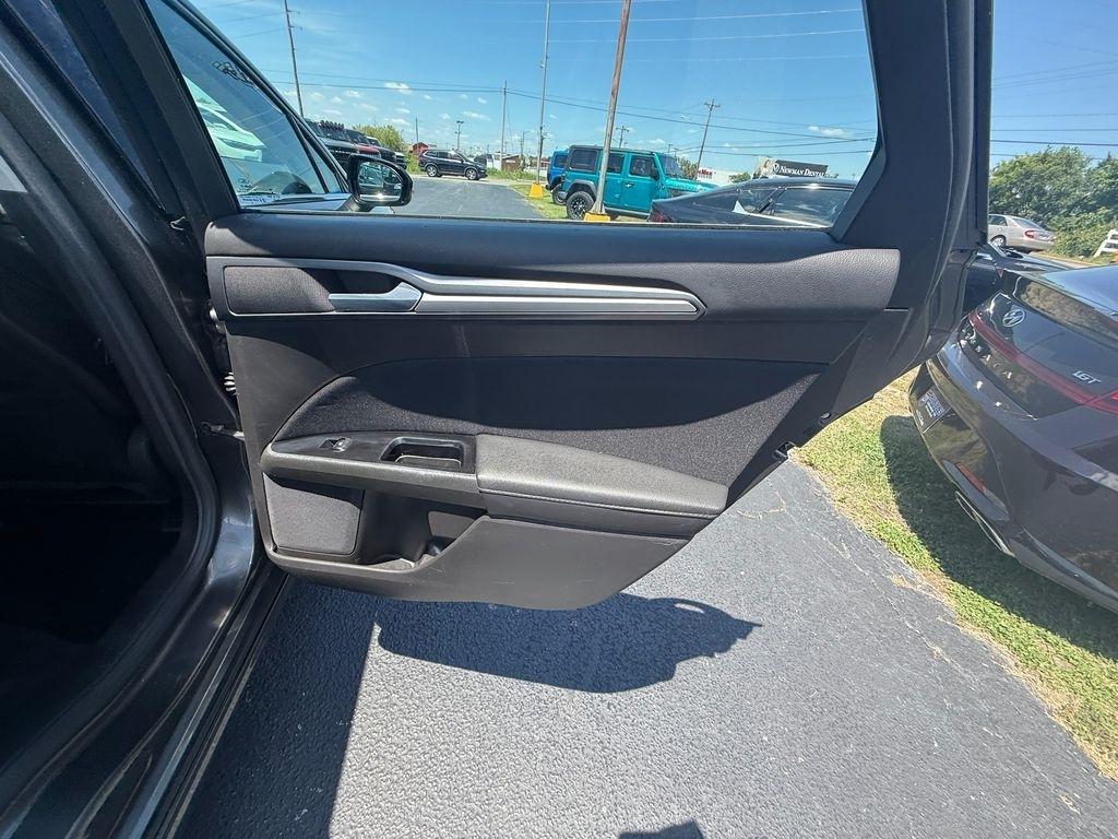 Ford Fusion SE 2016