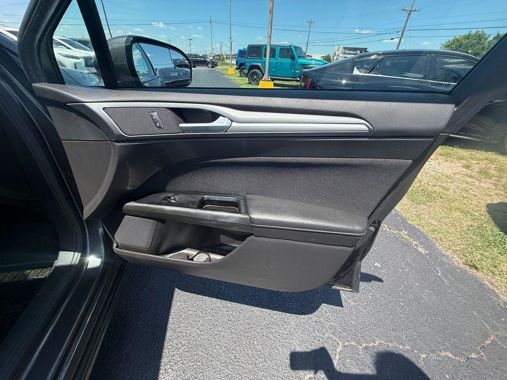 Ford Fusion SE 2016