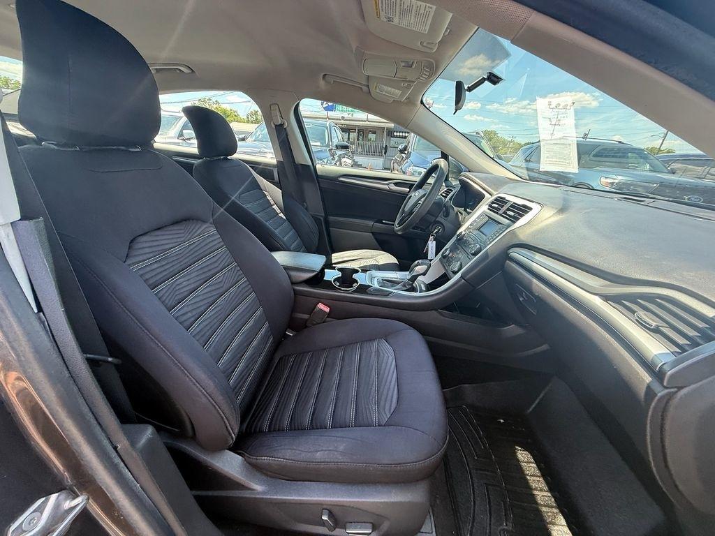Ford Fusion SE 2016
