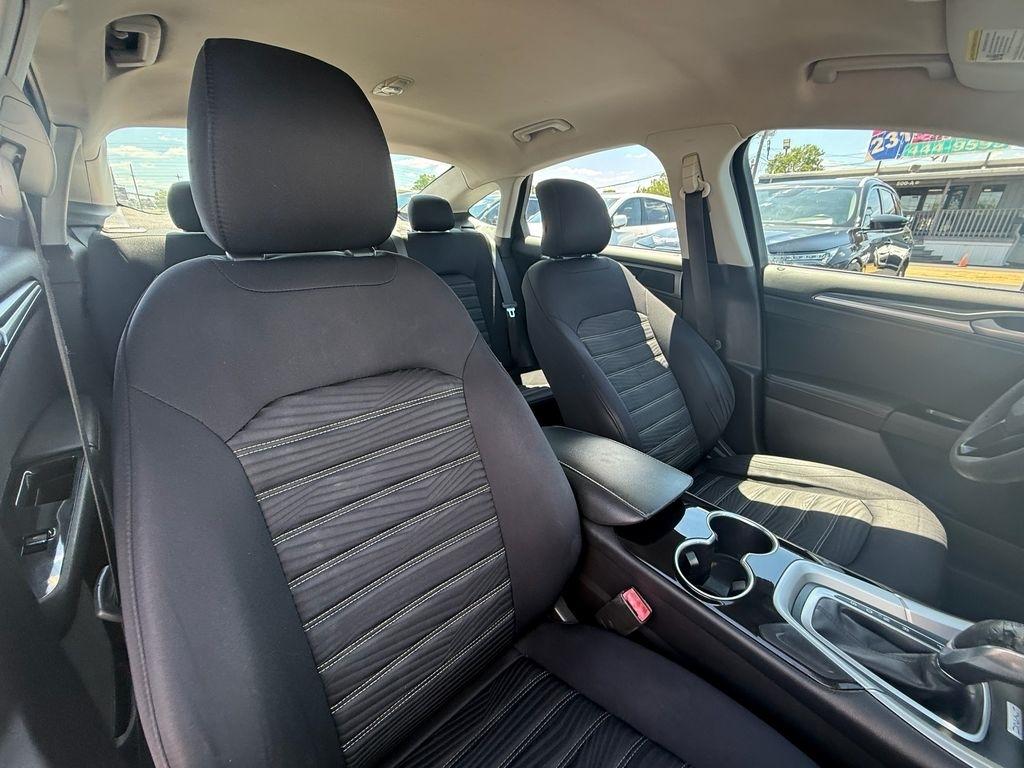 Ford Fusion SE 2016