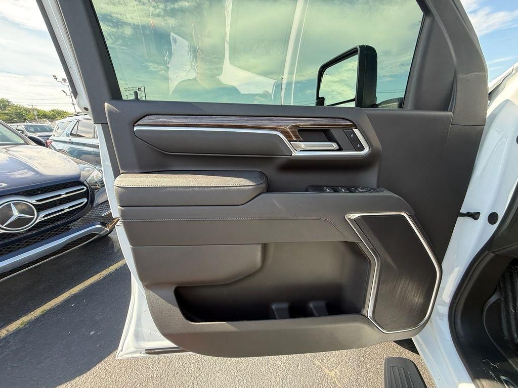 Chevrolet Silverado 3500HD LT Crew Cab 4WD 2025