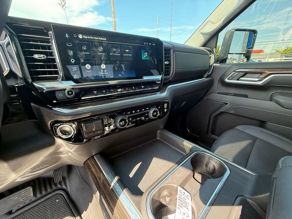 Chevrolet Silverado 3500HD LT Crew Cab 4WD 2025