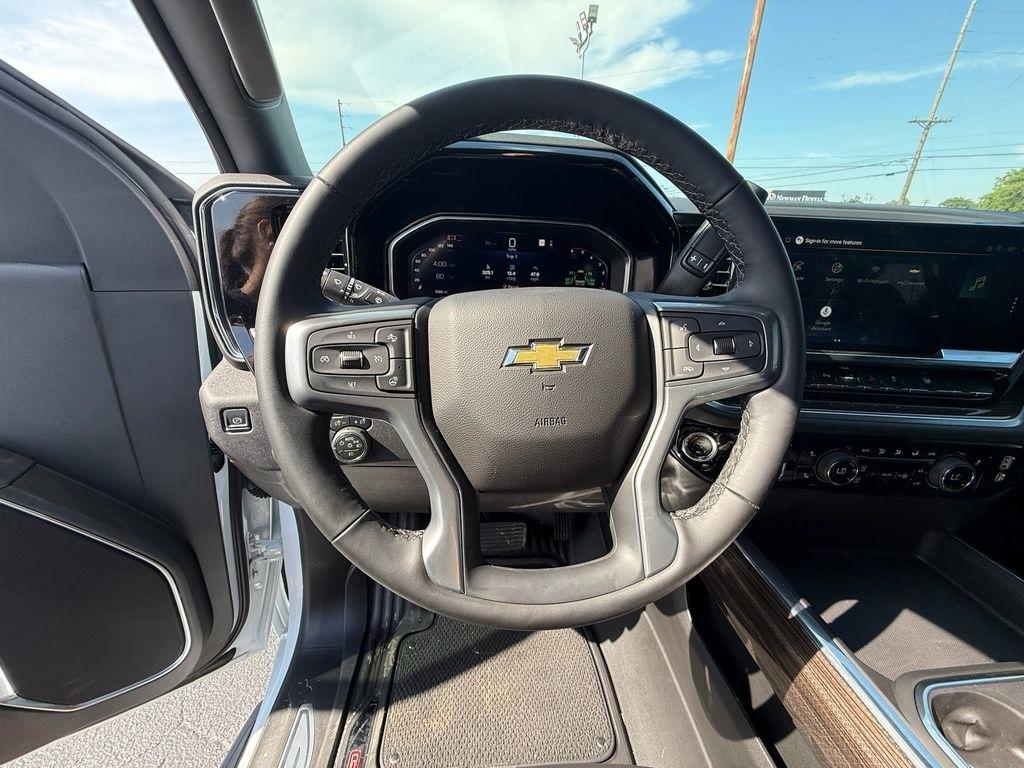 Chevrolet Silverado 3500HD LT Crew Cab 4WD 2025