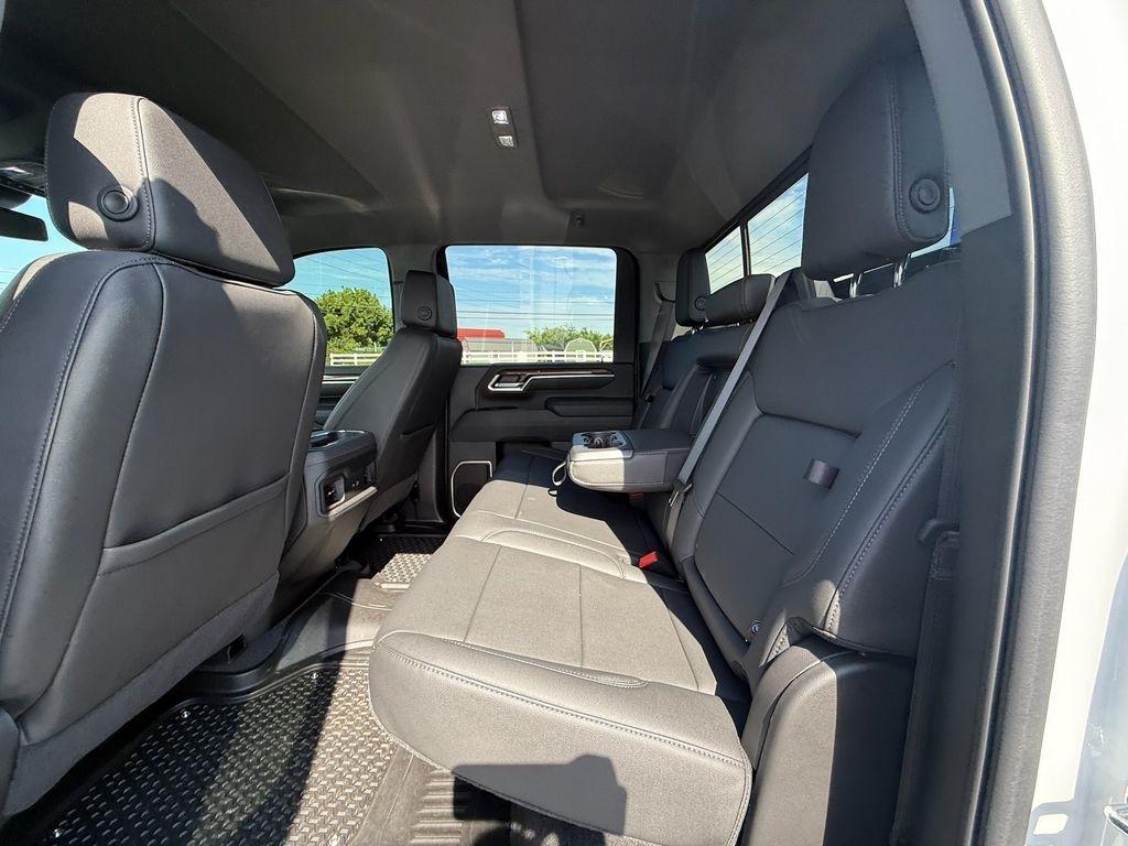 Chevrolet Silverado 3500HD LT Crew Cab 4WD 2025