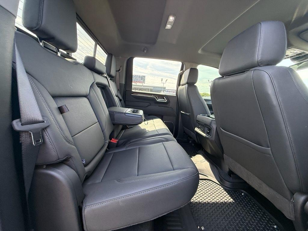 Chevrolet Silverado 3500HD LT Crew Cab 4WD 2025