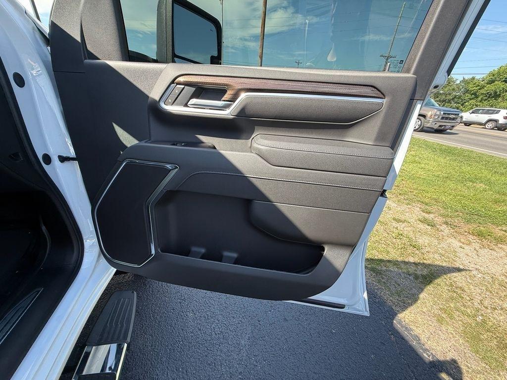 Chevrolet Silverado 3500HD LT Crew Cab 4WD 2025