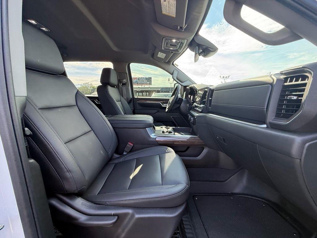 Chevrolet Silverado 3500HD LT Crew Cab 4WD 2025