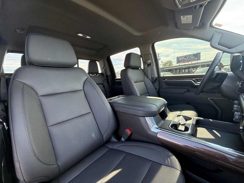 Chevrolet Silverado 3500HD LT Crew Cab 4WD 2025