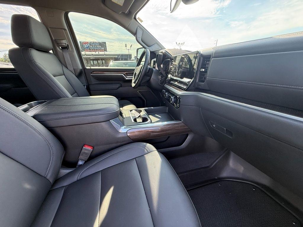Chevrolet Silverado 3500HD LT Crew Cab 4WD 2025