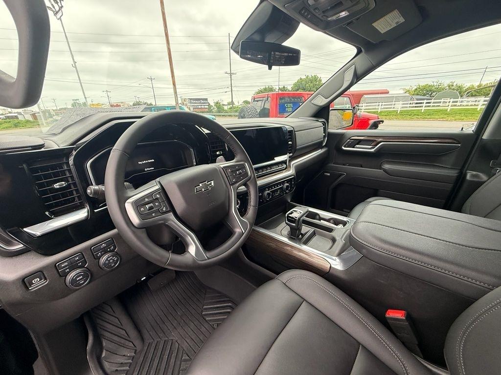 Chevrolet Silverado 1500 RST Crew Cab 4WD 2025