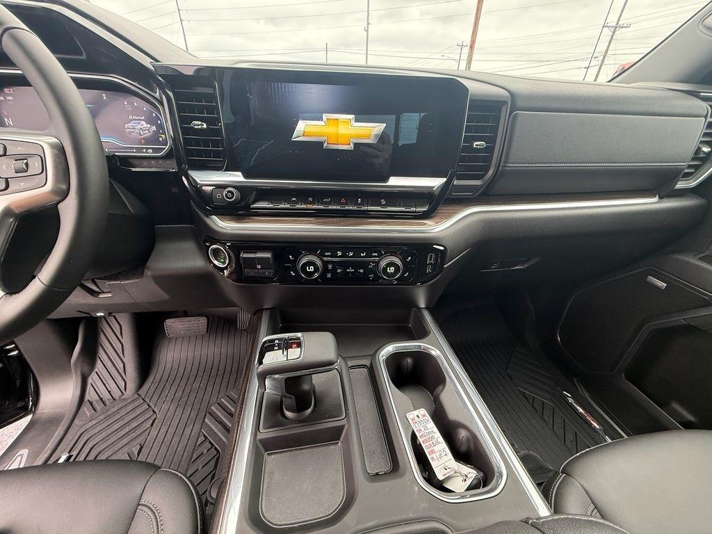 Chevrolet Silverado 1500 RST Crew Cab 4WD 2025