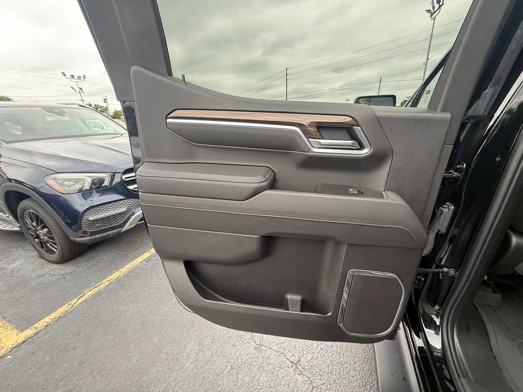 Chevrolet Silverado 1500 RST Crew Cab 4WD 2025