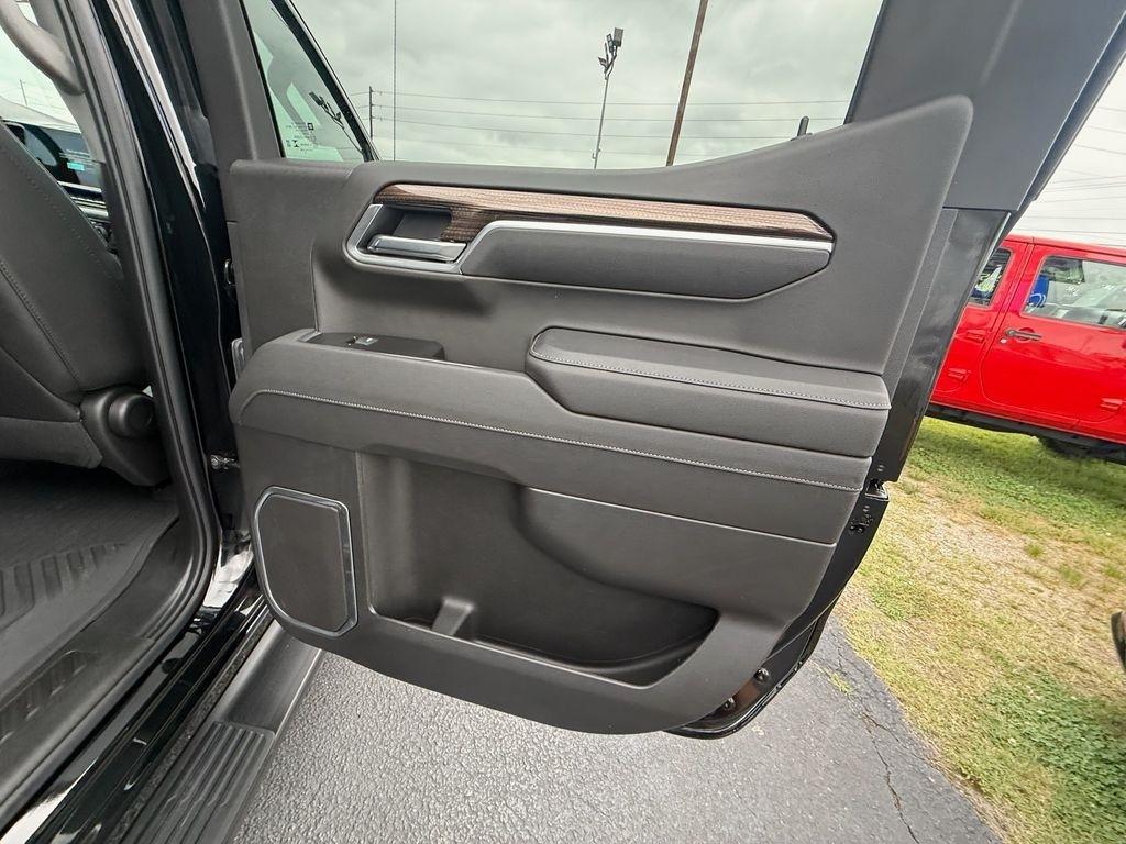 Chevrolet Silverado 1500 RST Crew Cab 4WD 2025