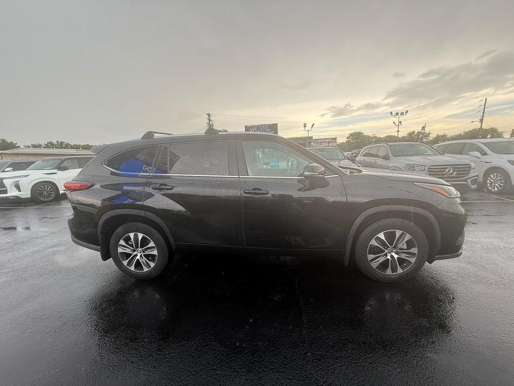 Toyota Highlander XLE AWD V6 2021