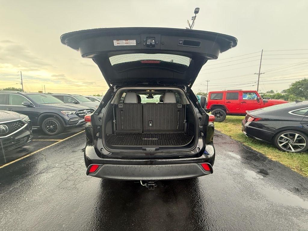 Toyota Highlander XLE AWD V6 2021
