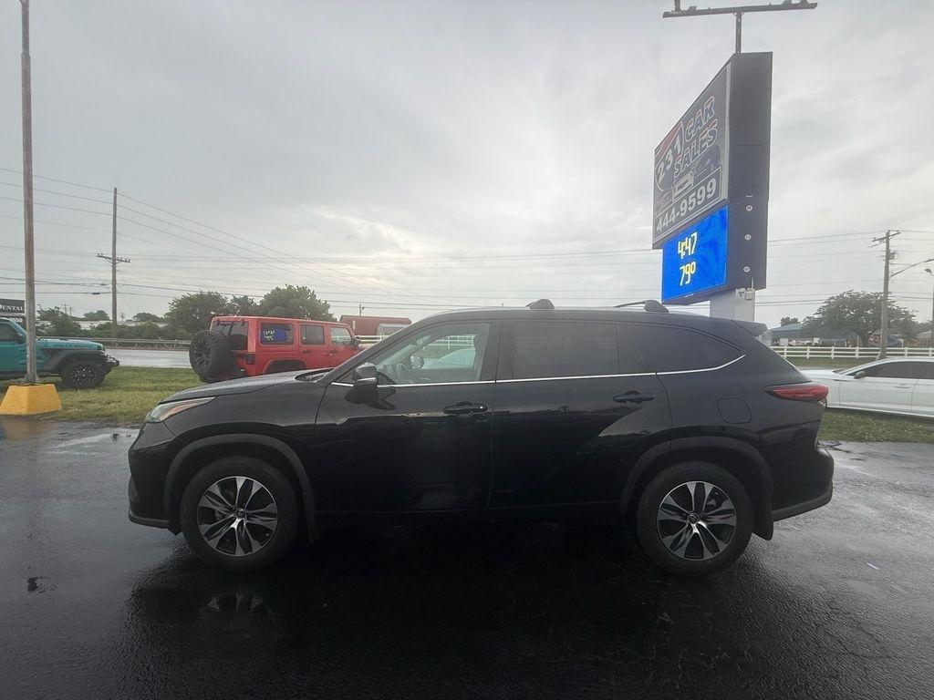 Toyota Highlander XLE AWD V6 2021