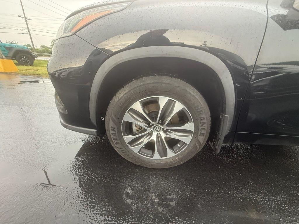 Toyota Highlander XLE AWD V6 2021