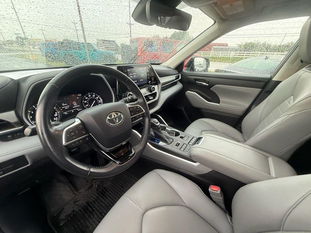 Toyota Highlander XLE AWD V6 2021