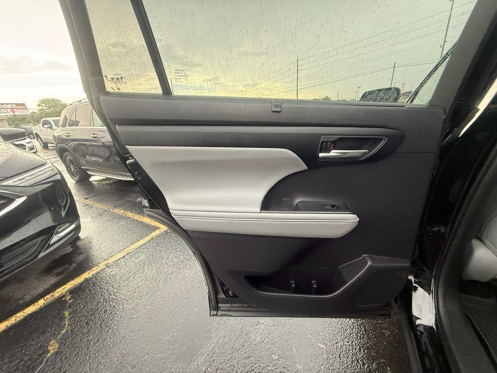 Toyota Highlander XLE AWD V6 2021