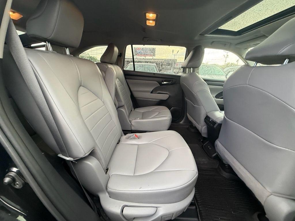 Toyota Highlander XLE AWD V6 2021