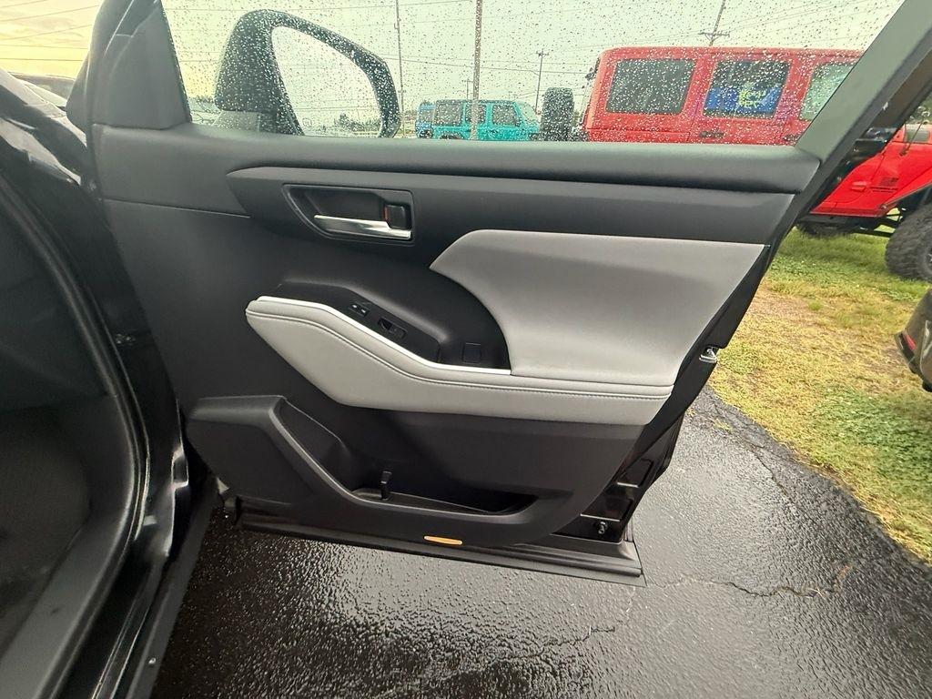 Toyota Highlander XLE AWD V6 2021