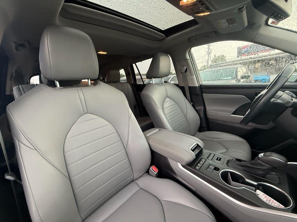 Toyota Highlander XLE AWD V6 2021