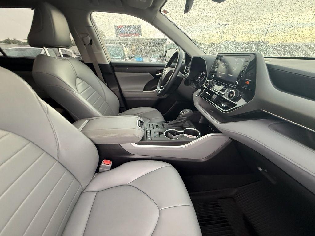 Toyota Highlander XLE AWD V6 2021