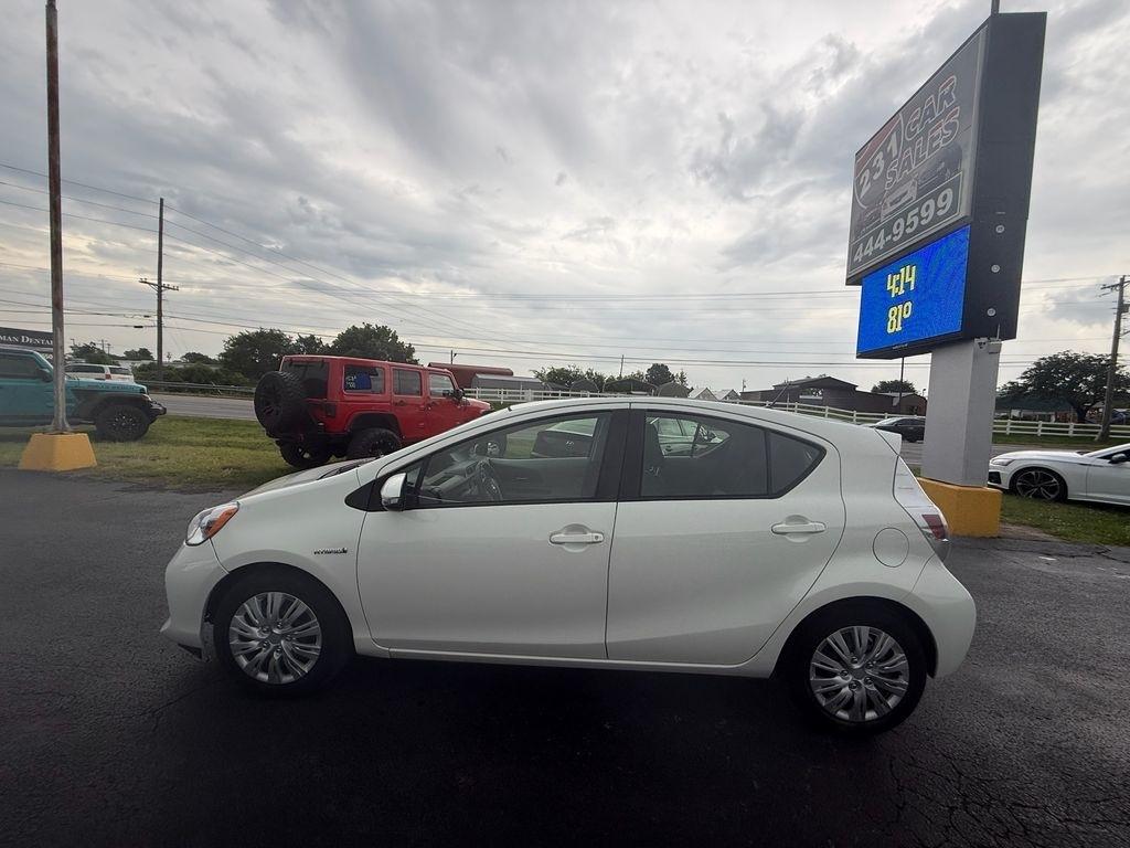 Toyota Prius c Two 2013