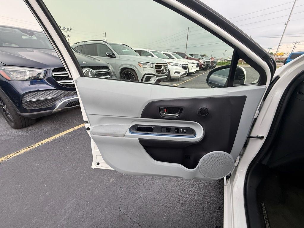 Toyota Prius c Two 2013