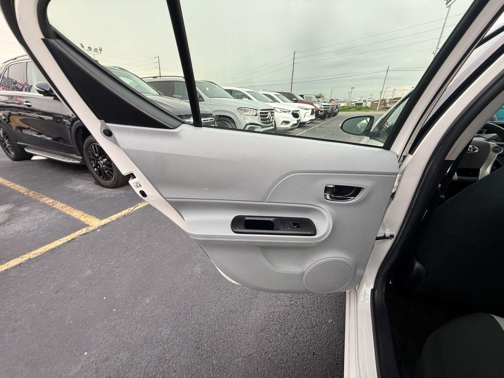 Toyota Prius c Two 2013