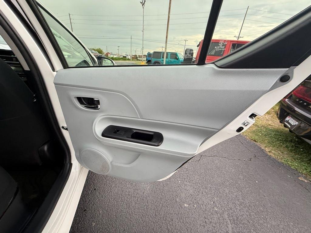 Toyota Prius c Two 2013