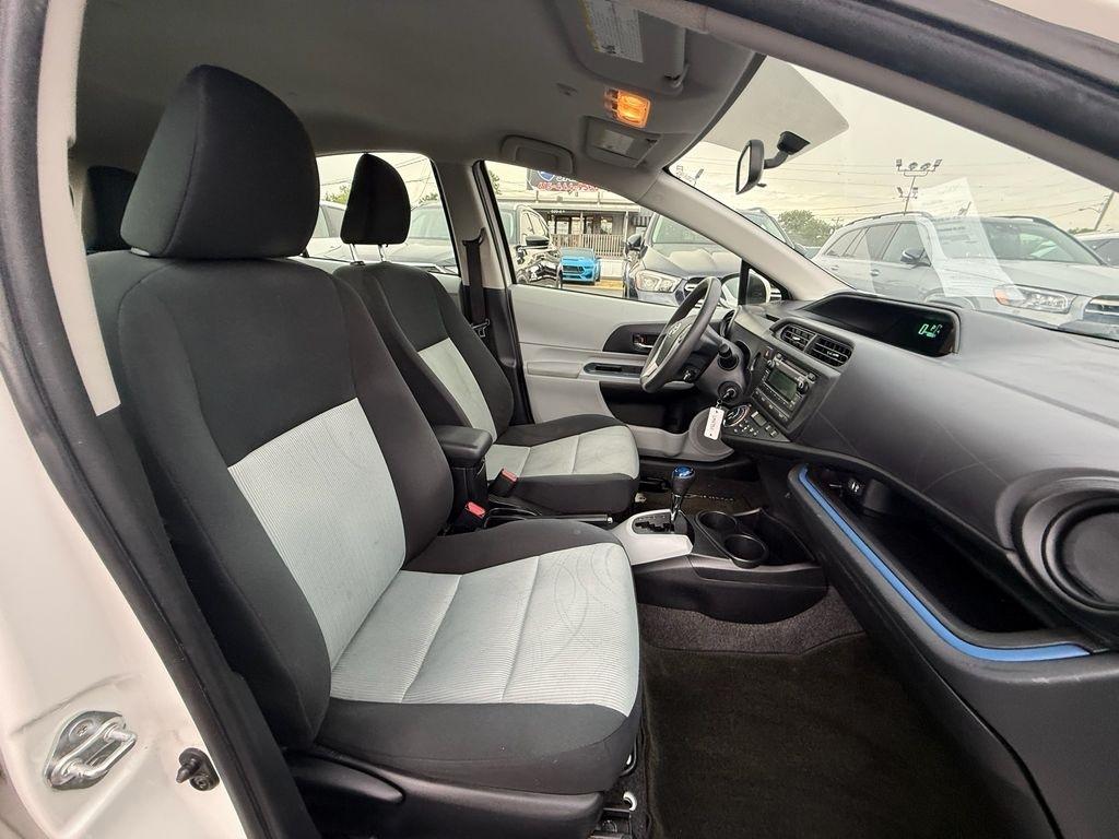 Toyota Prius c Two 2013