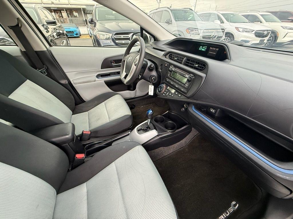 Toyota Prius c Two 2013