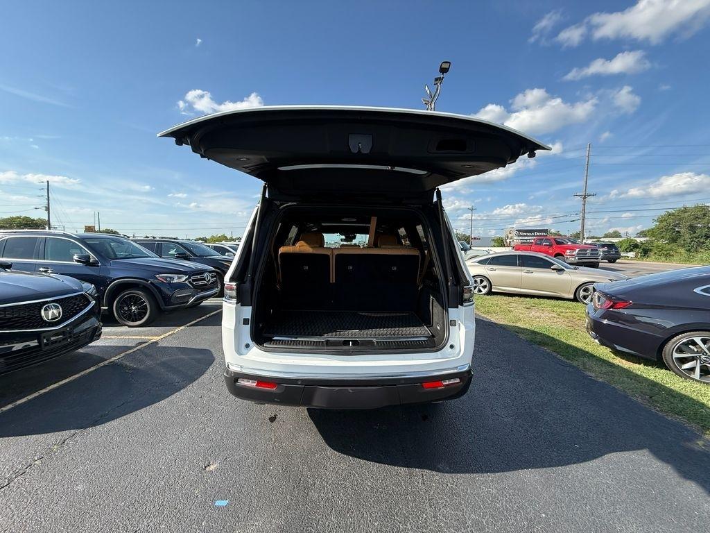 Jeep Grand Wagoneer Series III 4WD 2022
