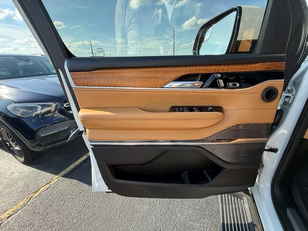 Jeep Grand Wagoneer Series III 4WD 2022