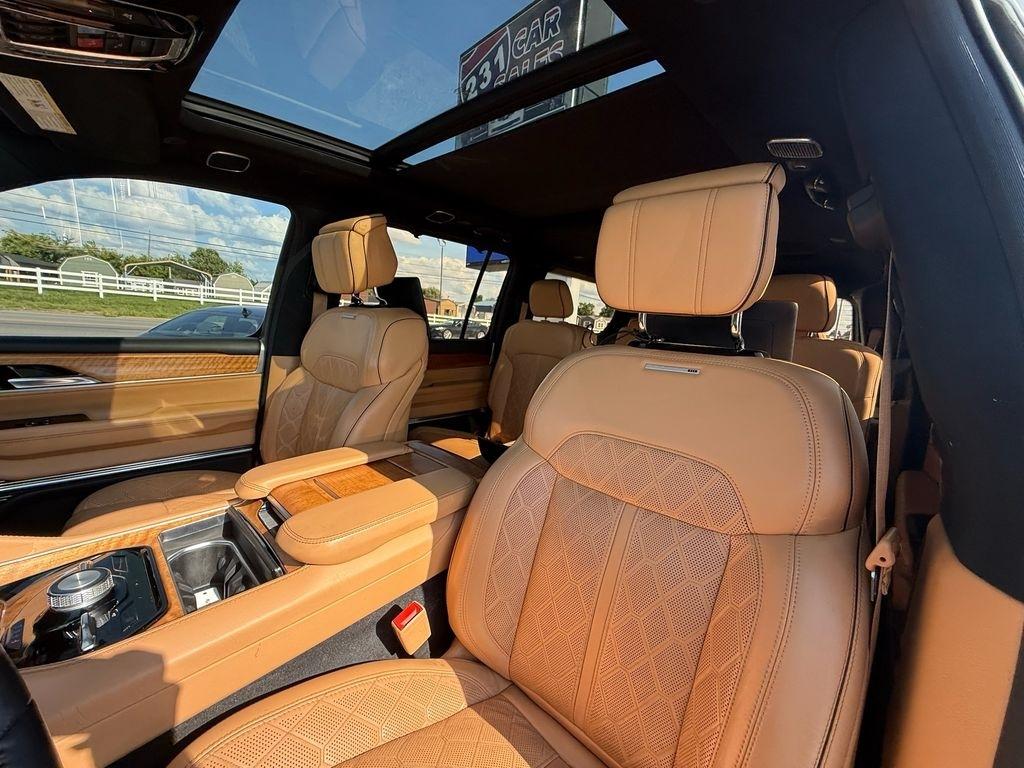 Jeep Grand Wagoneer Series III 4WD 2022