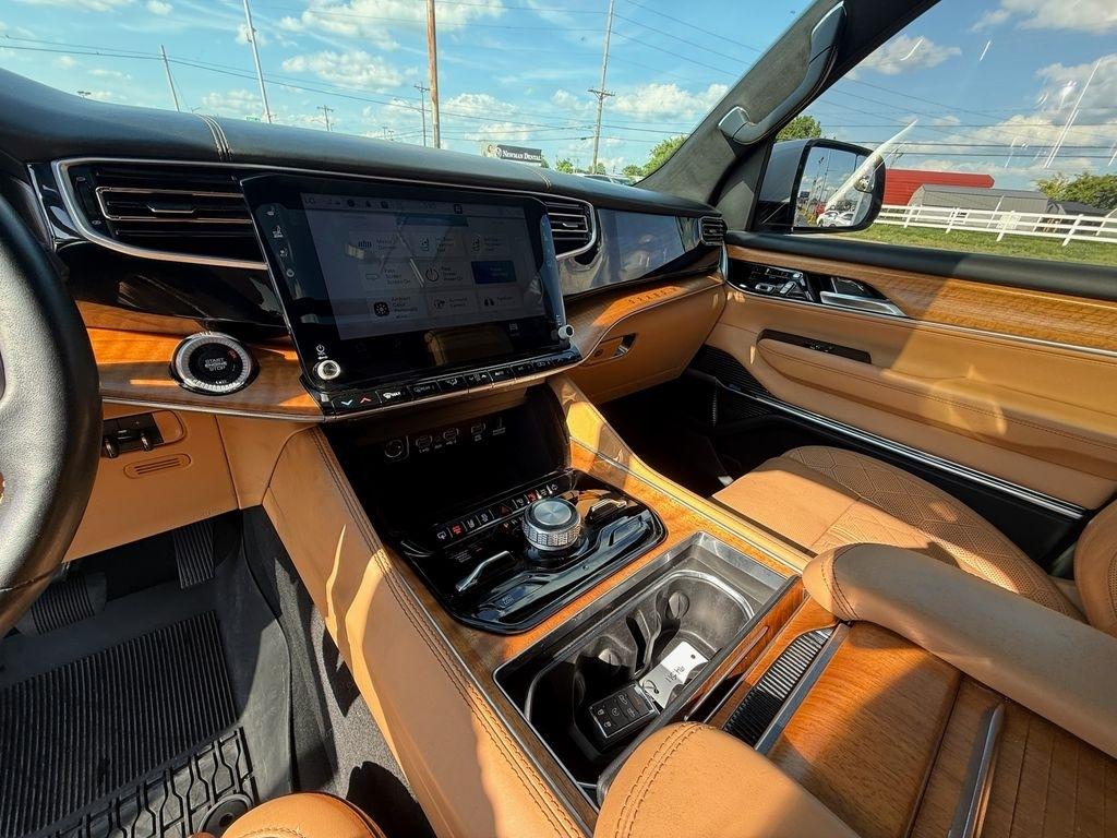 Jeep Grand Wagoneer Series III 4WD 2022