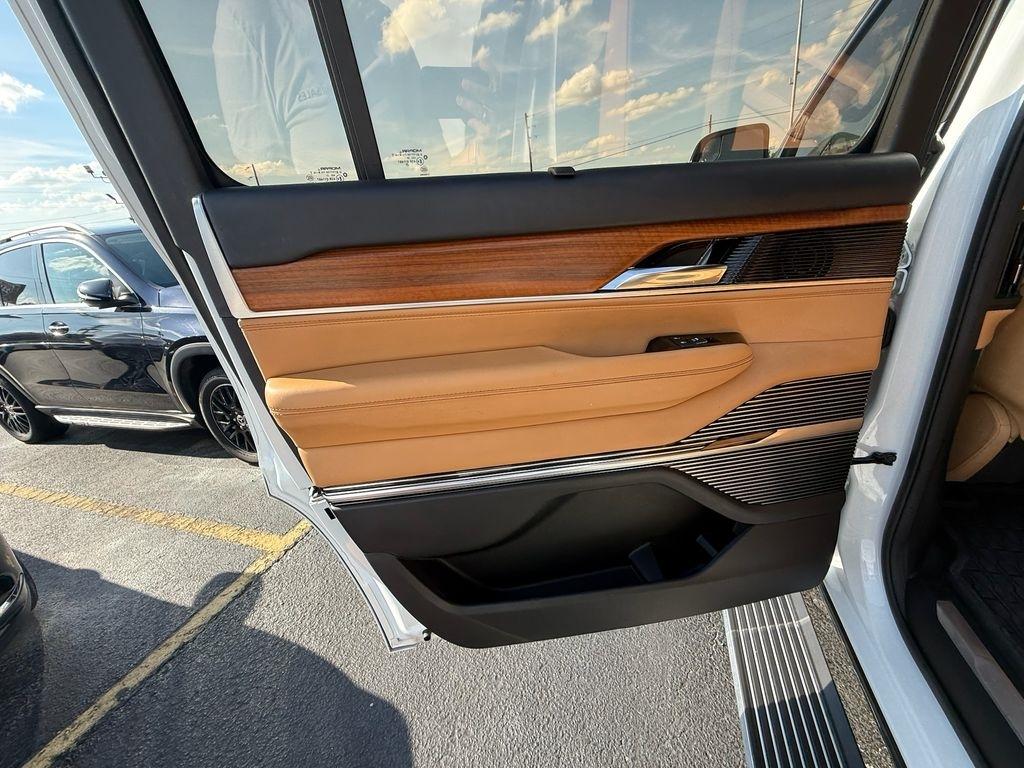 Jeep Grand Wagoneer Series III 4WD 2022
