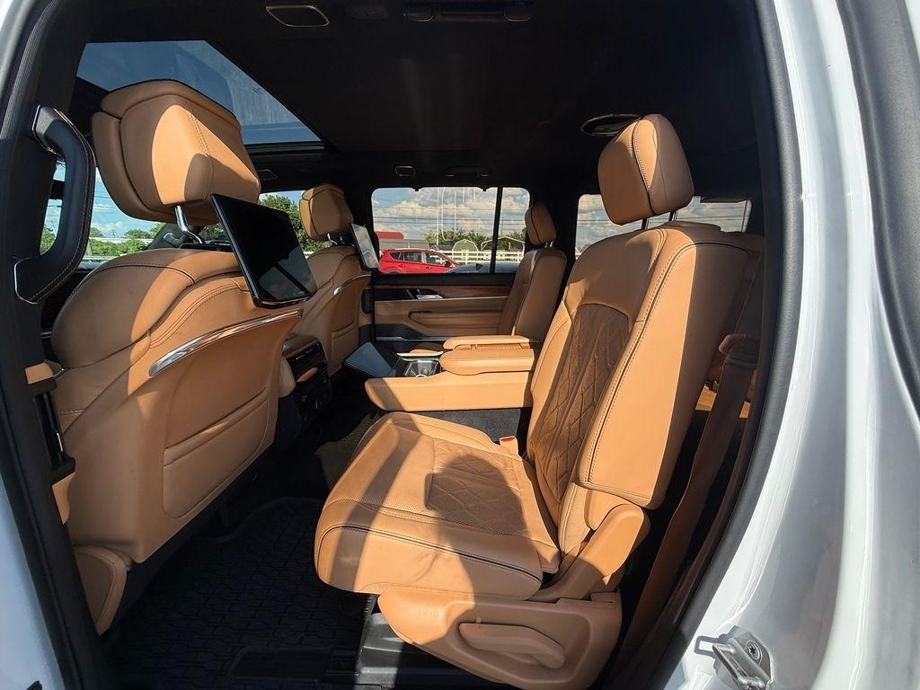Jeep Grand Wagoneer Series III 4WD 2022