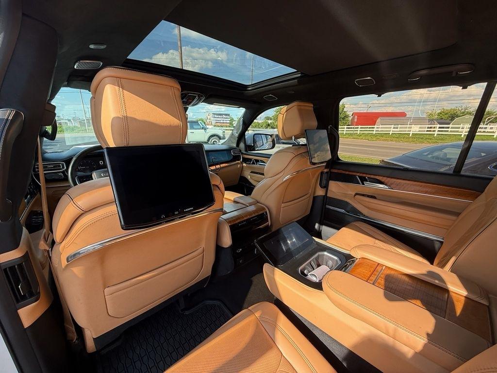 Jeep Grand Wagoneer Series III 4WD 2022
