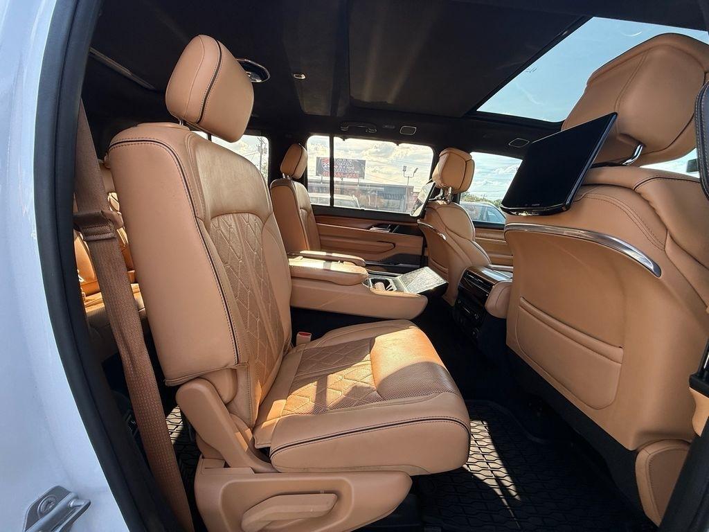 Jeep Grand Wagoneer Series III 4WD 2022