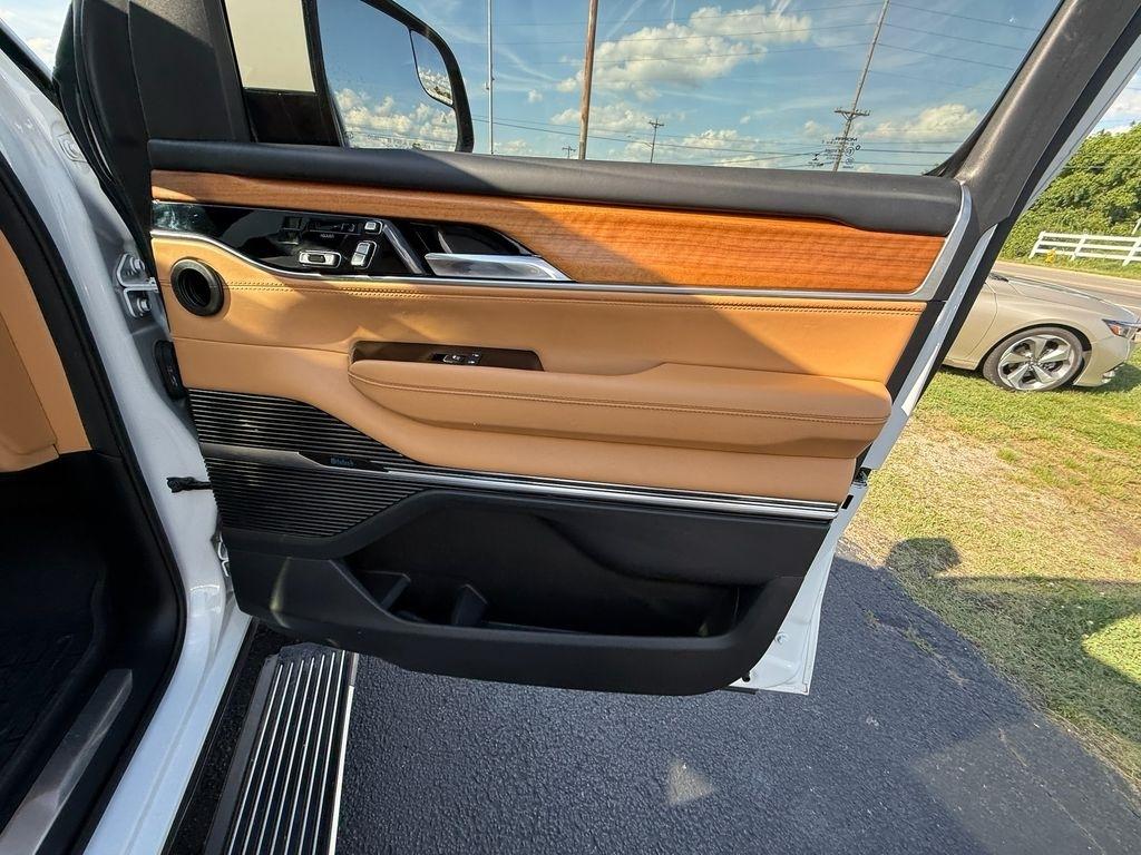 Jeep Grand Wagoneer Series III 4WD 2022