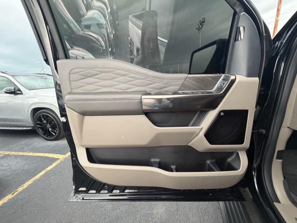 Ford F-150 Platinum SuperCrew 4WD 2025