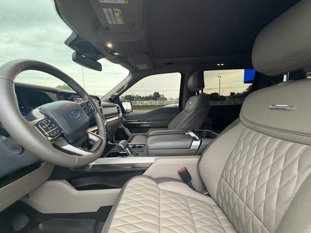Ford F-150 Platinum SuperCrew 4WD 2025