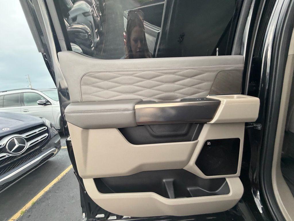 Ford F-150 Platinum SuperCrew 4WD 2025