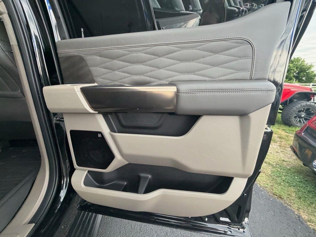 Ford F-150 Platinum SuperCrew 4WD 2025