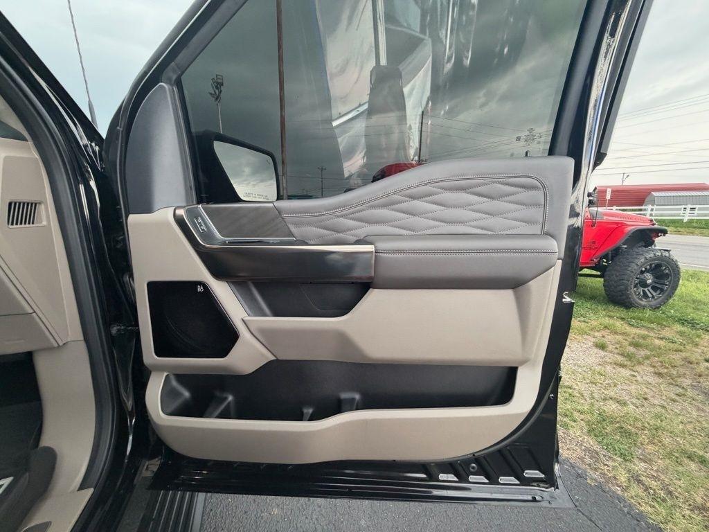 Ford F-150 Platinum SuperCrew 4WD 2025