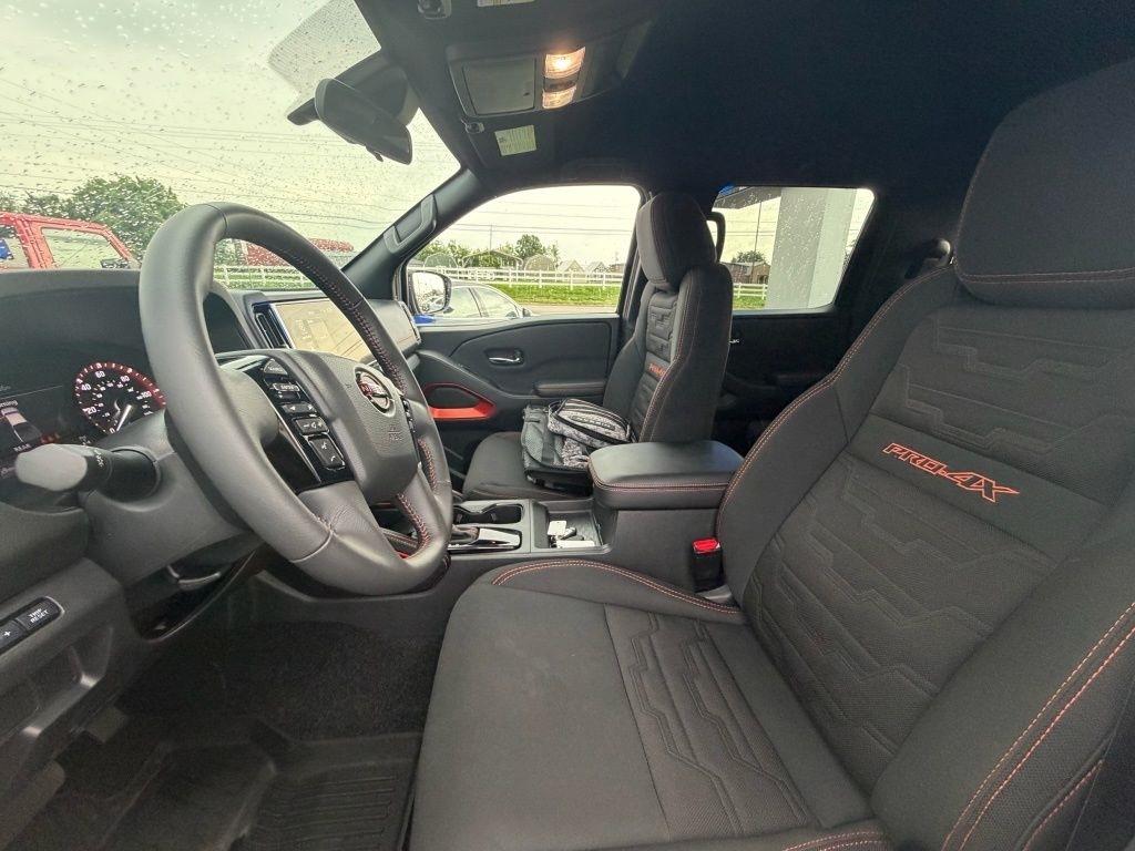 Nissan Frontier PRO-4X Crew Cab 4WD 2025