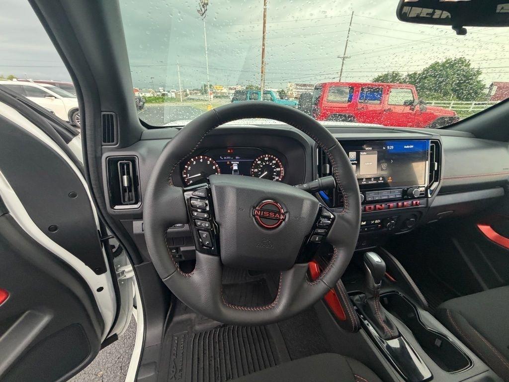 Nissan Frontier PRO-4X Crew Cab 4WD 2025